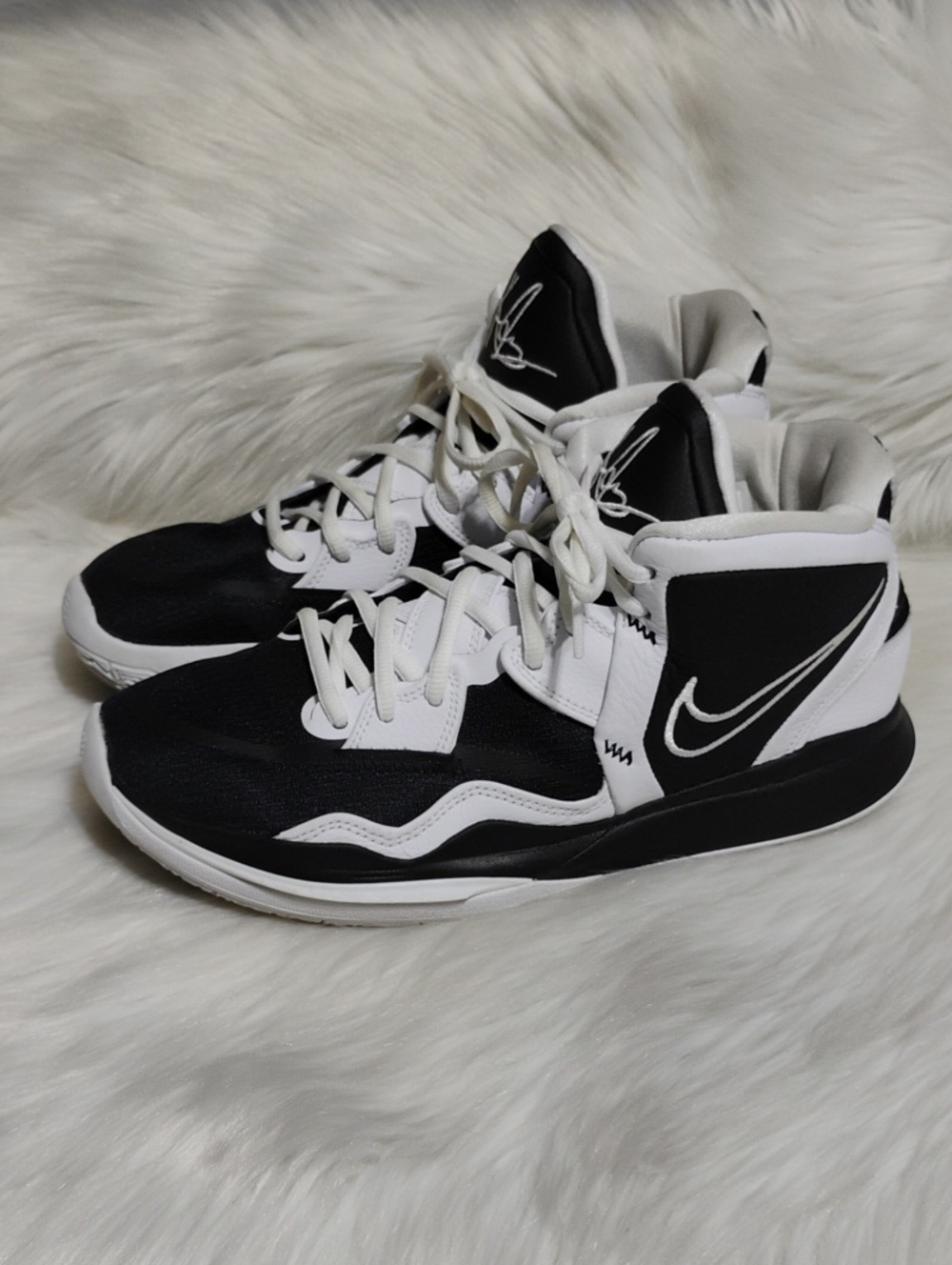 (C-67) Nike Kyrie Infinity Black/White Mid-Top Basketball Shoes Unisex W/9 M/7.5